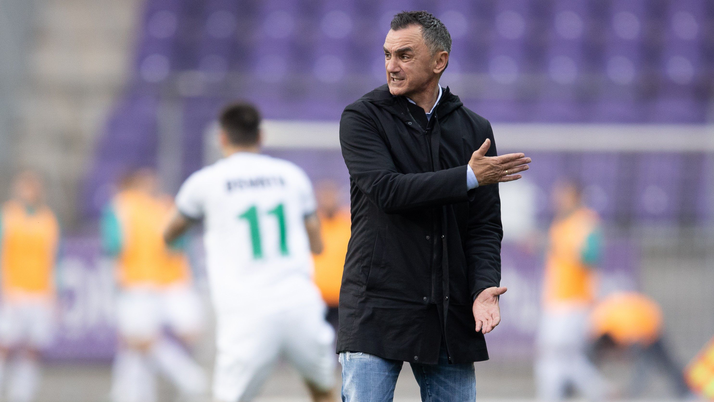Az Újpest FC vezetőedzője, Nebojsa Vignjevics bízik benne, hogy a sors most visszaad valamit abból, amit az utóbbi években elvett a derbiken. Fotó: Zsolnai Péter