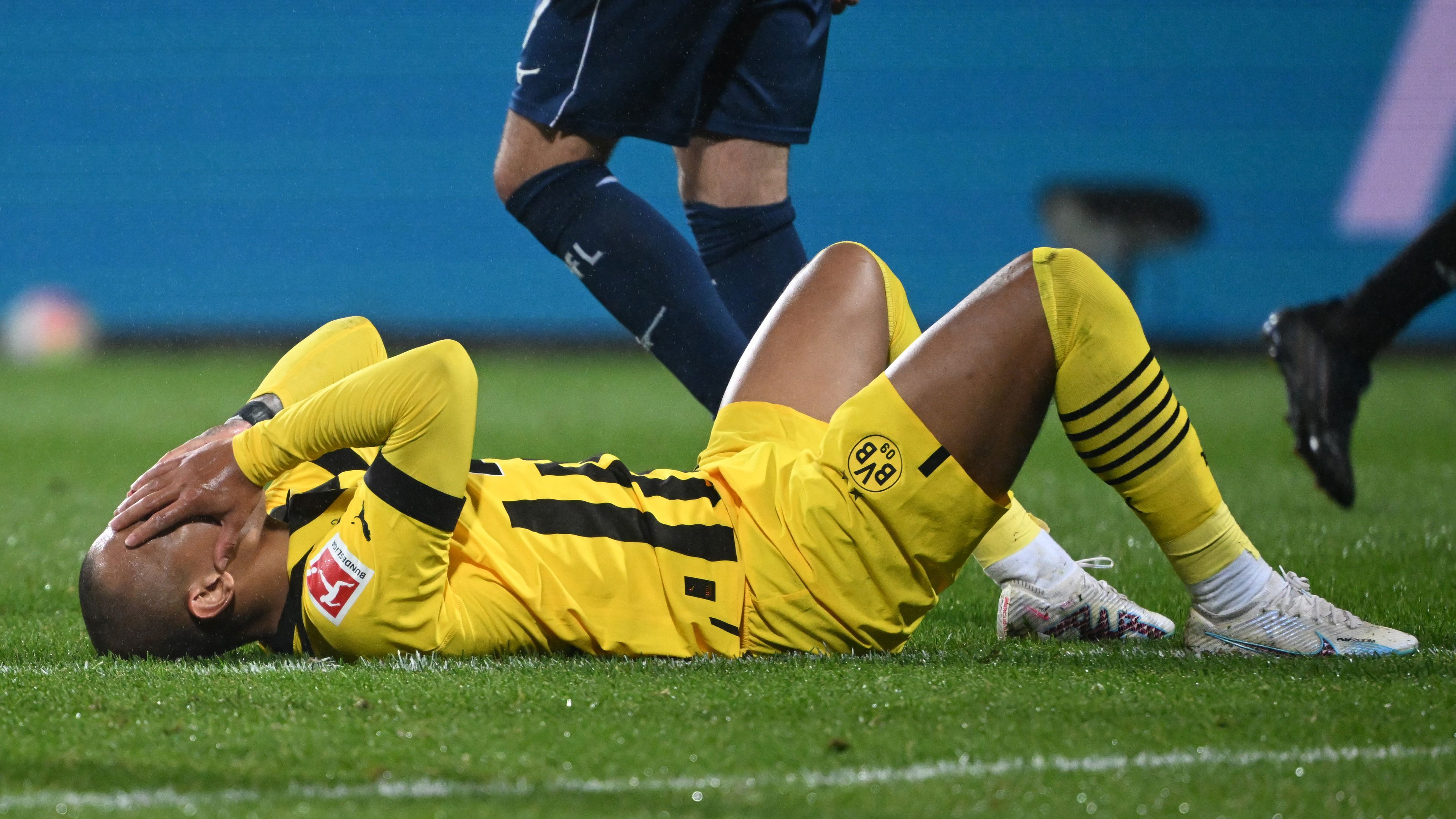 Malen fájdalma érthető, a Dortmund óriási lehetőséget szalasztott el a Bochum otthonában – vasárnap előzhet a Bayern.