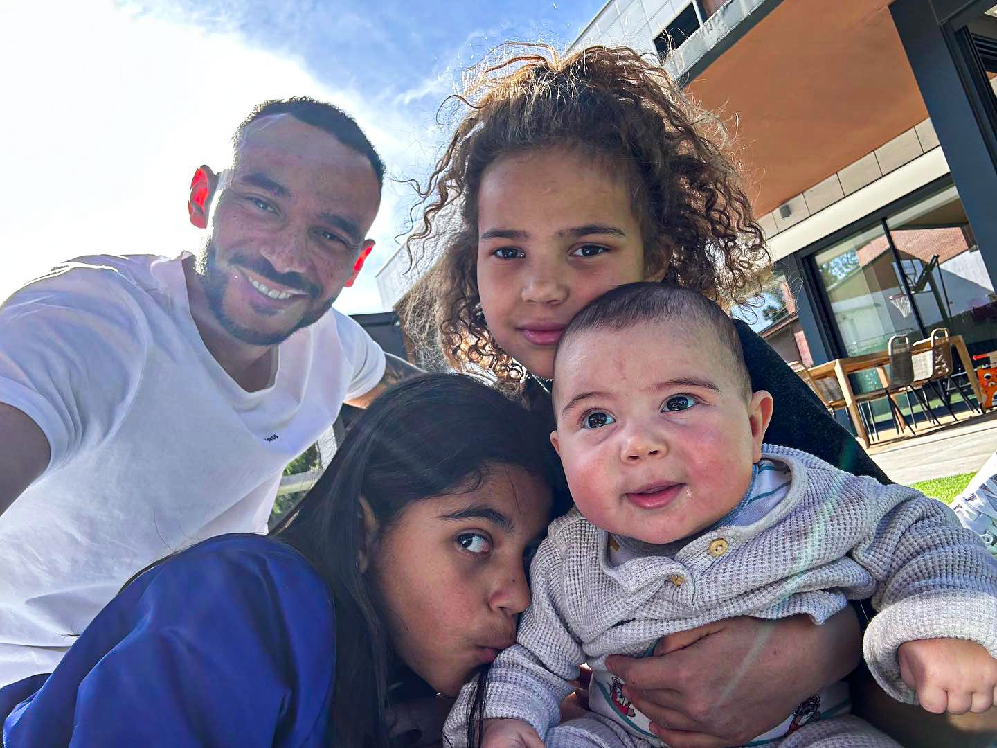 Hanga két kislánya, Aylar (balra) és Sasha Isabel is örült Dominic érkezésének /Fotó: Hanga Ádám/Instagram