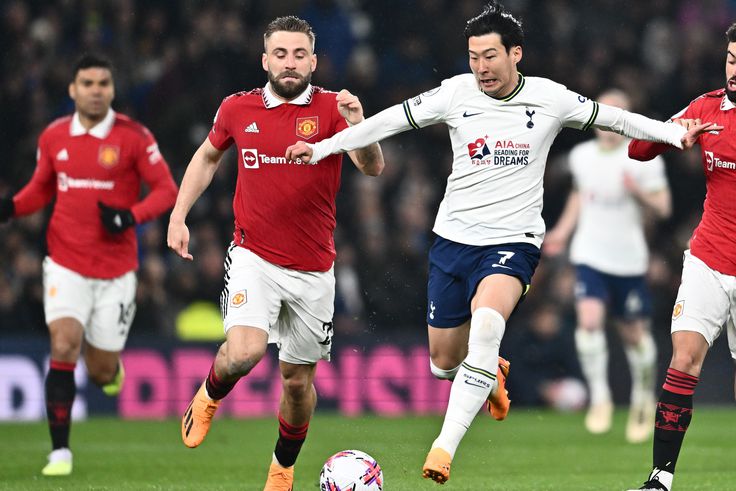 Megint nem tudott nyerni kétgólos előnyből a Manchester United; a koriedzőt verőlegények fenyegették meg – reggeli hírösszefoglaló