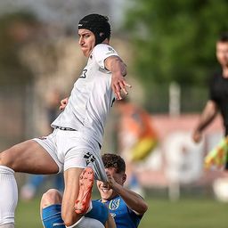 Balhé volt a Honvéd meccsén, a könnygázt használó biztonságiakkal verekedtek a szurkolók