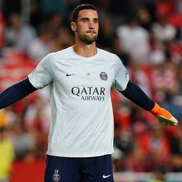 Ledobta a ló, intenzívre került a PSG kapusa