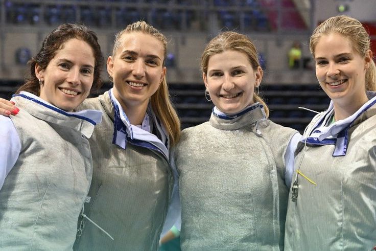 Kikapott az olaszoktól, a bronzért vívhat a női tőrcsapat