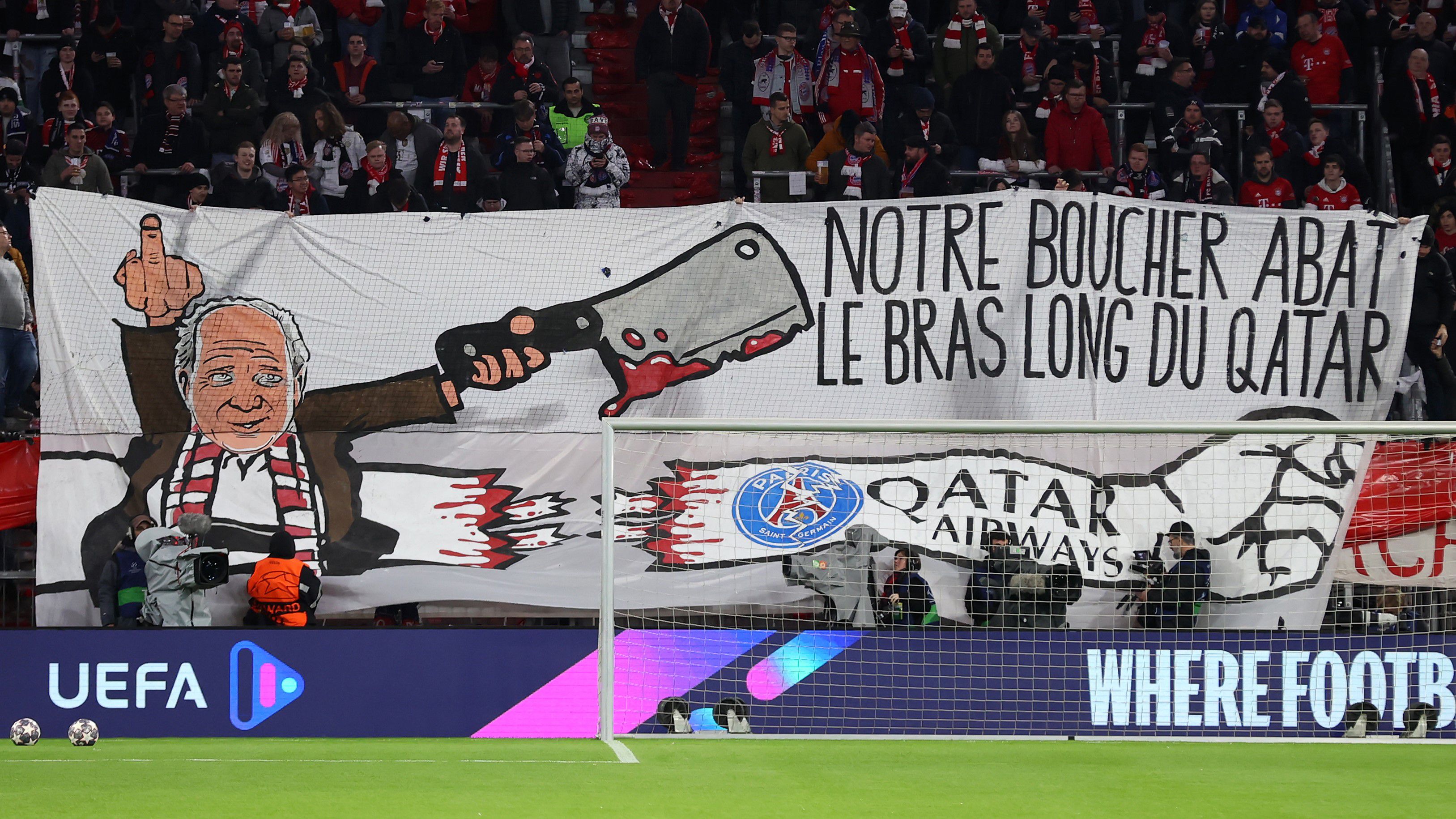 „A hentesünk lemészárolja Katar hosszú karját” – üzentek a Bayern-szurkolók egy PSG elleni összecsapás alkalmával