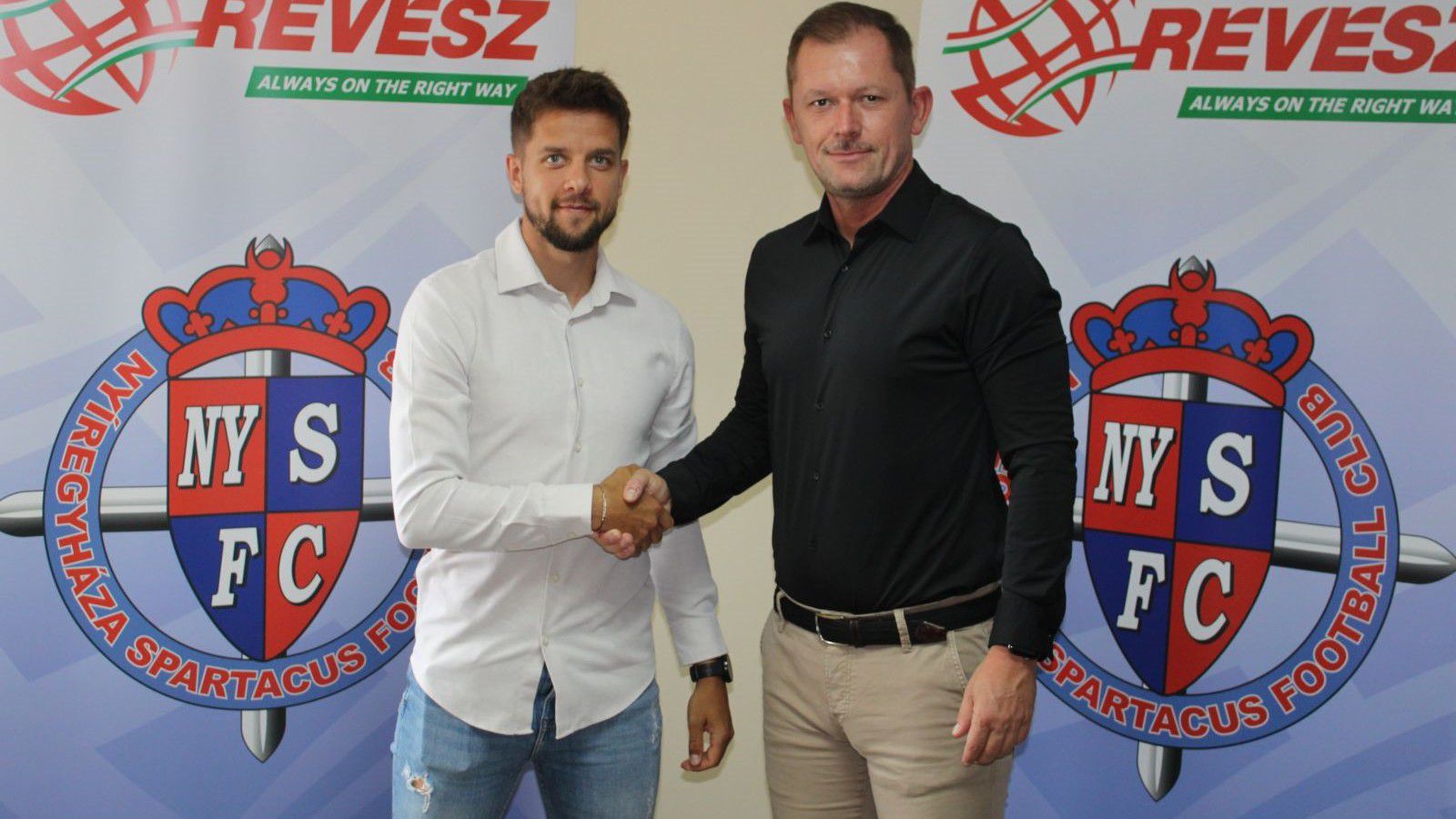 Kesztyűs Barna (balra) számára nem ismeretlen a Szpari, legfeljebb Farkas Tivadar sportigazgató. (Fotó: nyiregyhazaspartacus.hu)