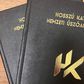 Mit rejt Katinka bőrkötéses terve?
