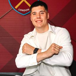 Hosszabbított a londoni Premier League-klub magyar játékosa – hivatalos
