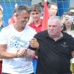 Visszavonultatják a Szőke Szikla mezét
