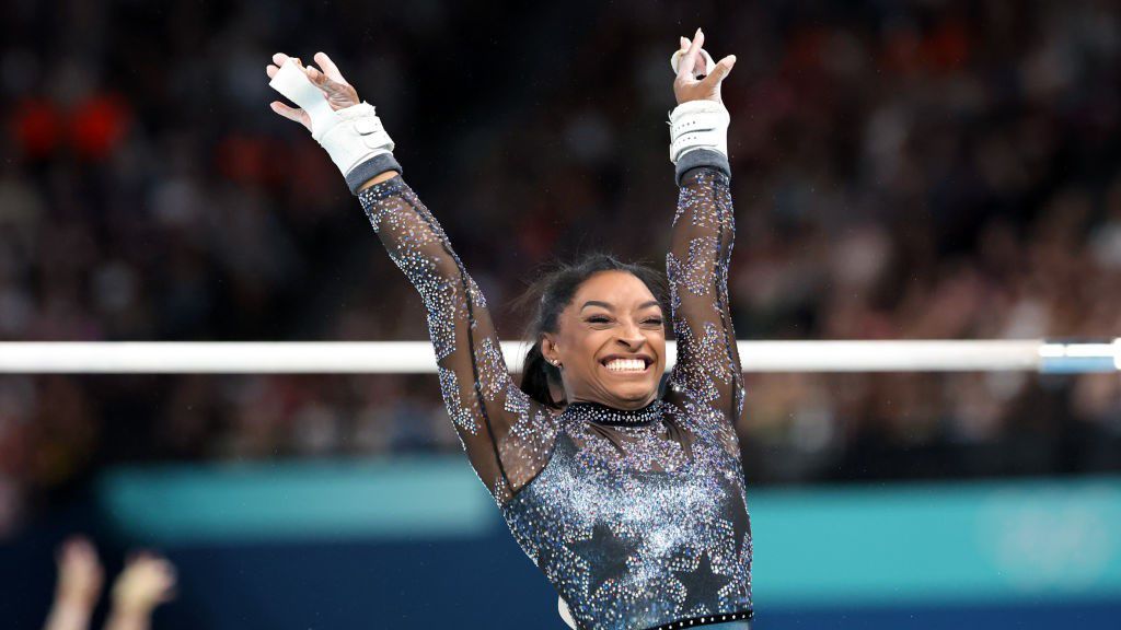 A tokiói olimpián verseny közben mentális gondokra hivatkozva lépett vissza, most viszont újra ragyog Simone Biles