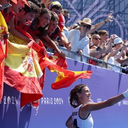 Kikaptak a britek a spanyoloktól női gyeplabdában