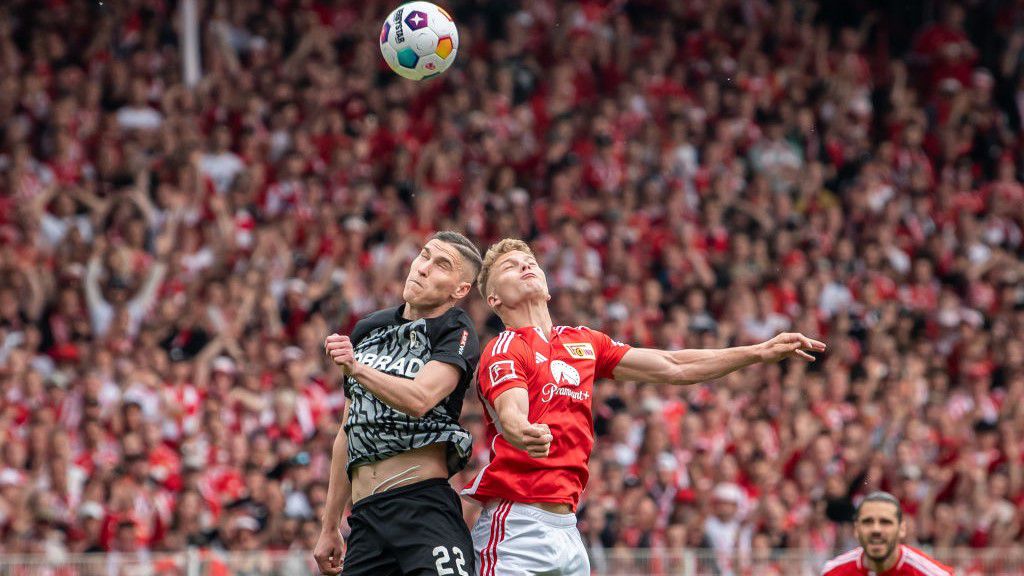 Magyarok csatája a Bundesligában: Sallai Roland és Schäfer András (Fotó: Getty Images)