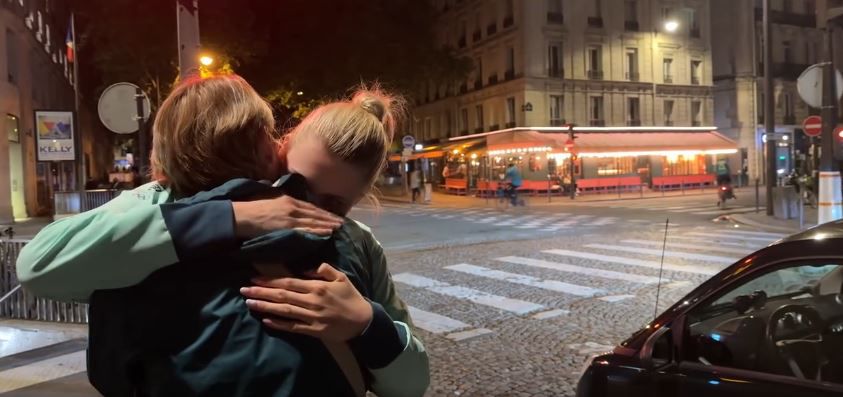 Videón Muhari Eszter, amint a szüleivel találkozik a bronzmeccse után