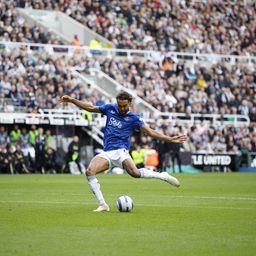 Ugyanazt a játékost akarja az Aston Villa, a Newcastle és a Milan