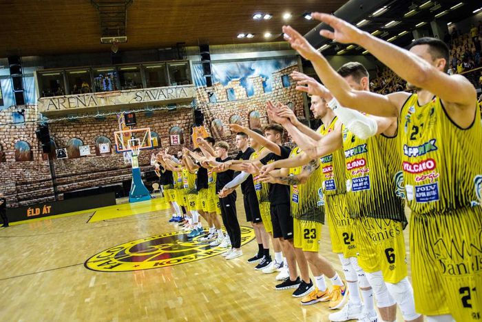 A bajnok Falco az újonc Pécs ellen kezd