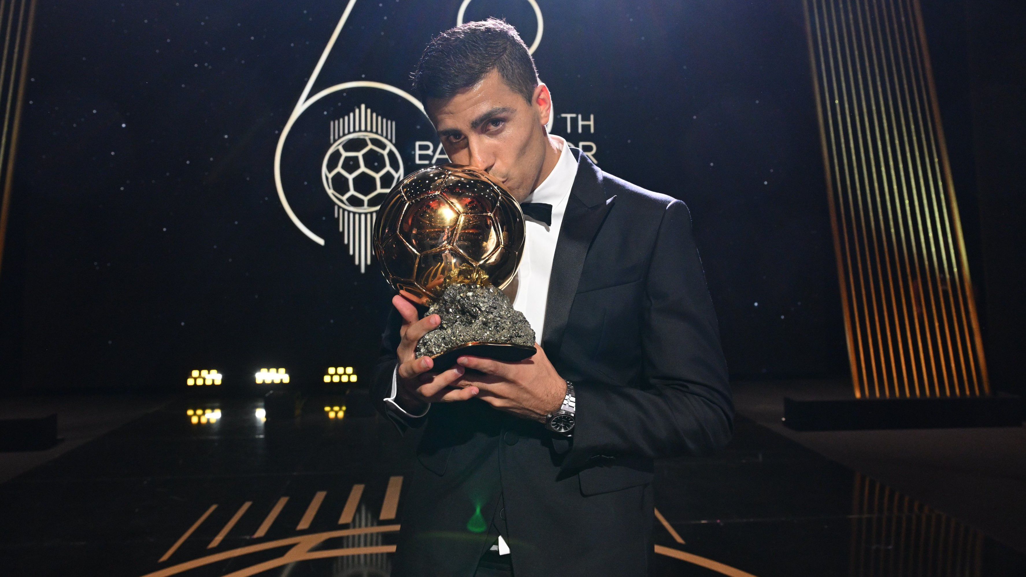 Rodri nyilvánvalóan megérdemelten nyerte meg az Aranylabdát – a kérdés, hogy más játékos rászolgált-e volna még jobban… (Fotó: Twitter/Ballon d'Or)