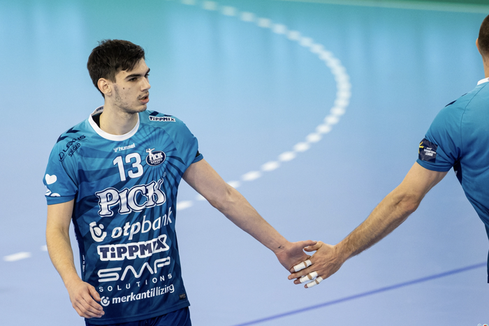 Fazekas Máté azt mondja, támogatóak és segítőkészek csapattársai (Fotó: pickhandball.hu)