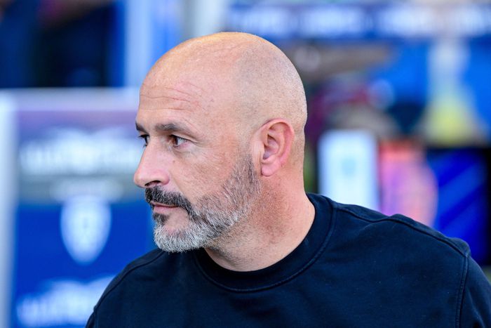 Az orvosi stáb felügyelete alatt marad