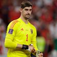 VIDEÓ: a belga kapus dühében majdnem betörte az üveget