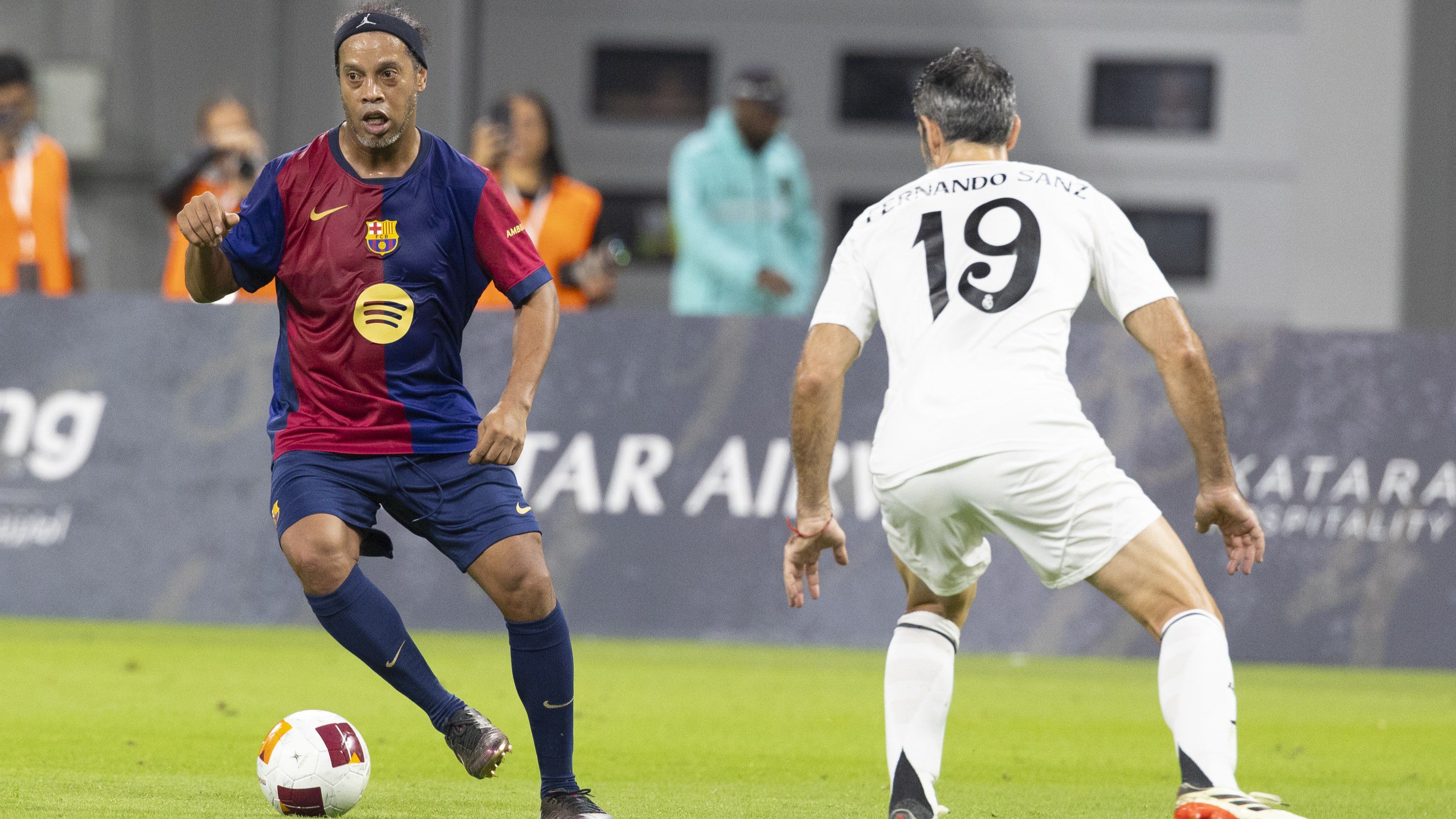 Ronaldinho pazar szabadrúgásgólt lőtt a Legendák el Clásicóján – videóval