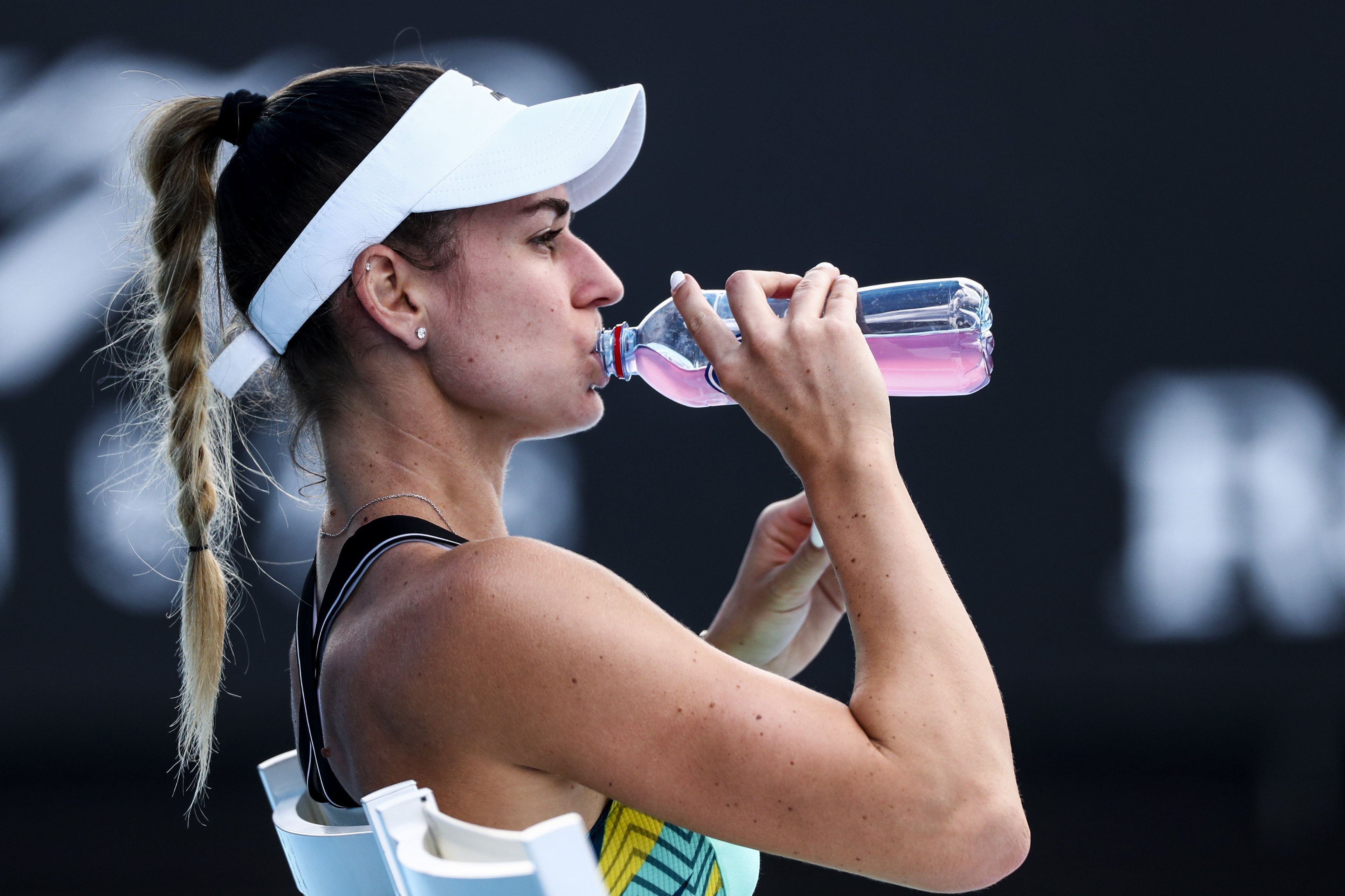 Bondár Anna az orosz Anasztaszija Pavljucsenkova elleni meccse a tavalyi ausztrál nyílt teniszbajnokság női egyesének első fordulójában (Fotó: MTI/EPA/Jason O'Brien)