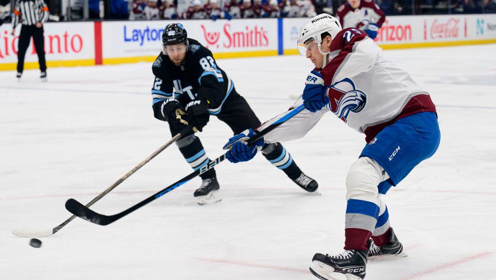 Illusztris társaságba került a pontlistát vezető MacKinnon az NHL-ben