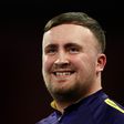 Luke Littler és Michael van Gerwen is tovább menetel a darts-vb-n