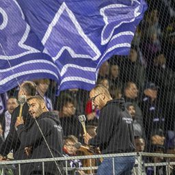 Az Újpest-szurkolók kiállnak a csapat mellett