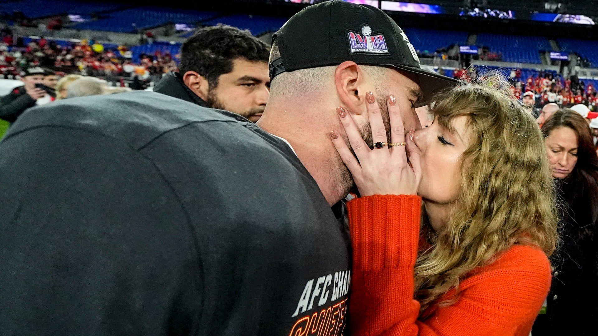 Taylor Swift és Travis Kelce forró csókja a meccs után
Fotó: profimedia