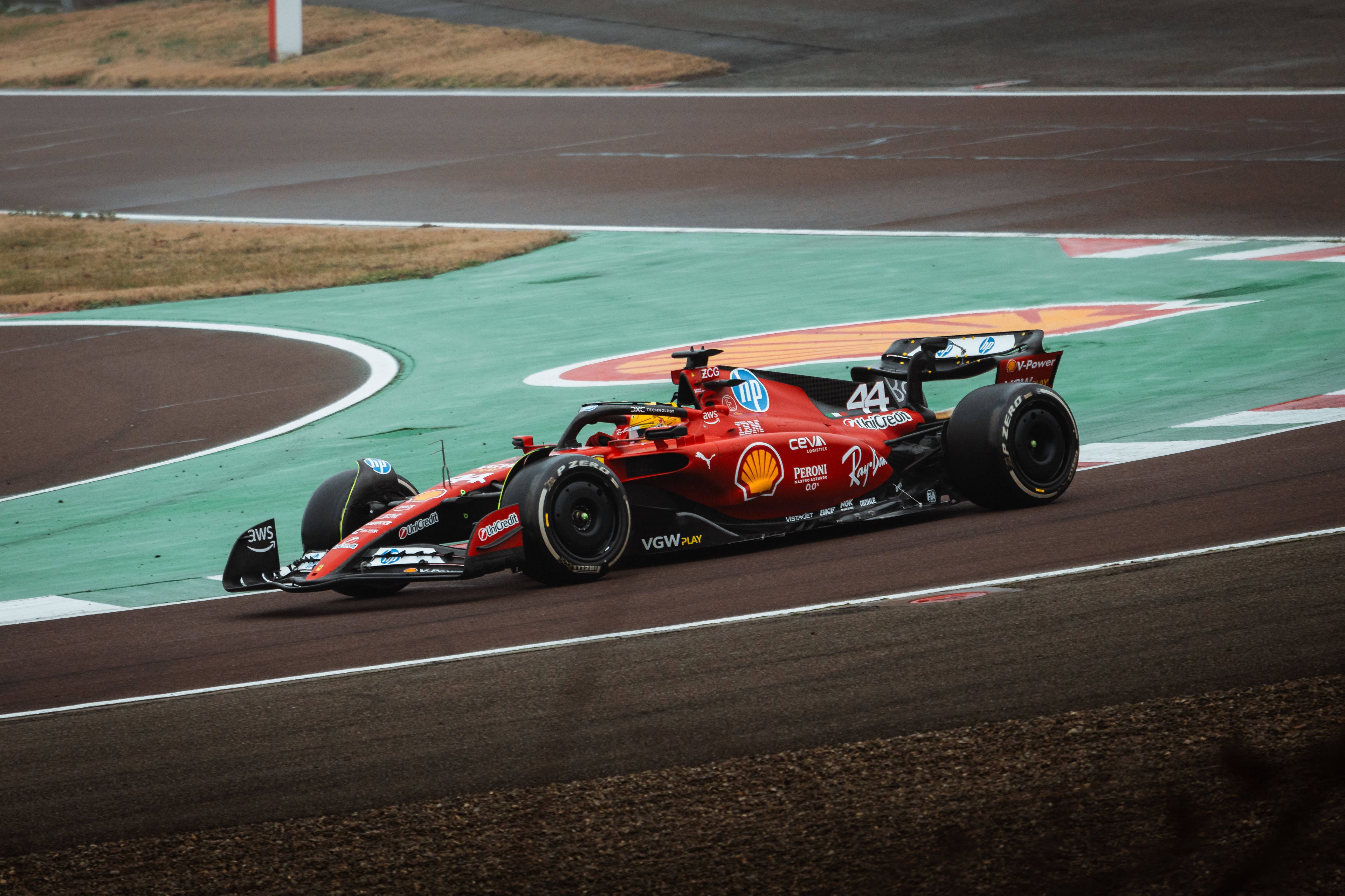 Lewis Hamilton balesetet szenvedett a Ferrari tesztjén