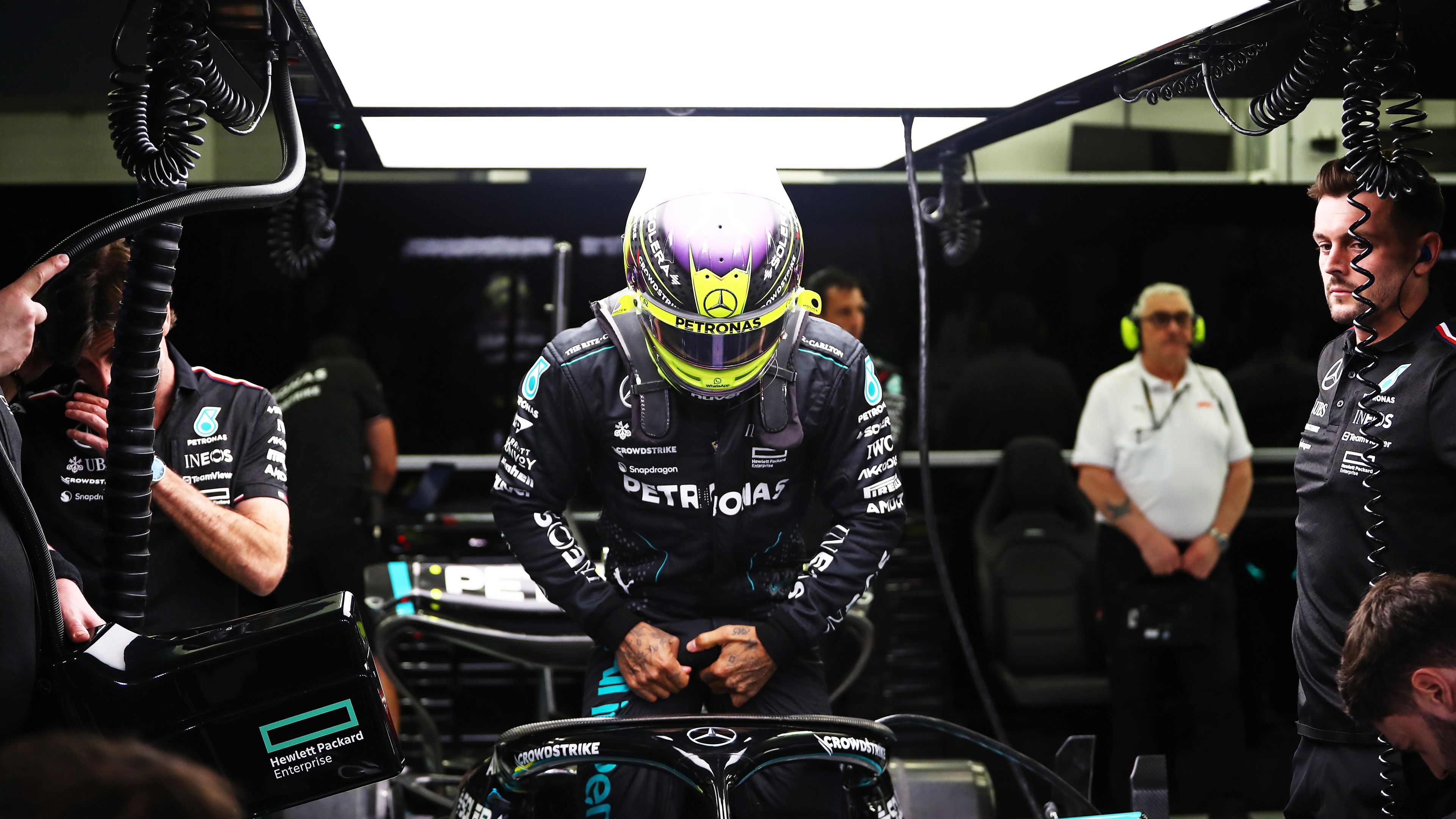 F1-hírek: Hamiltoné a második szabadedzés Bahreinben, Verstappen megint nincs top 5-ben
