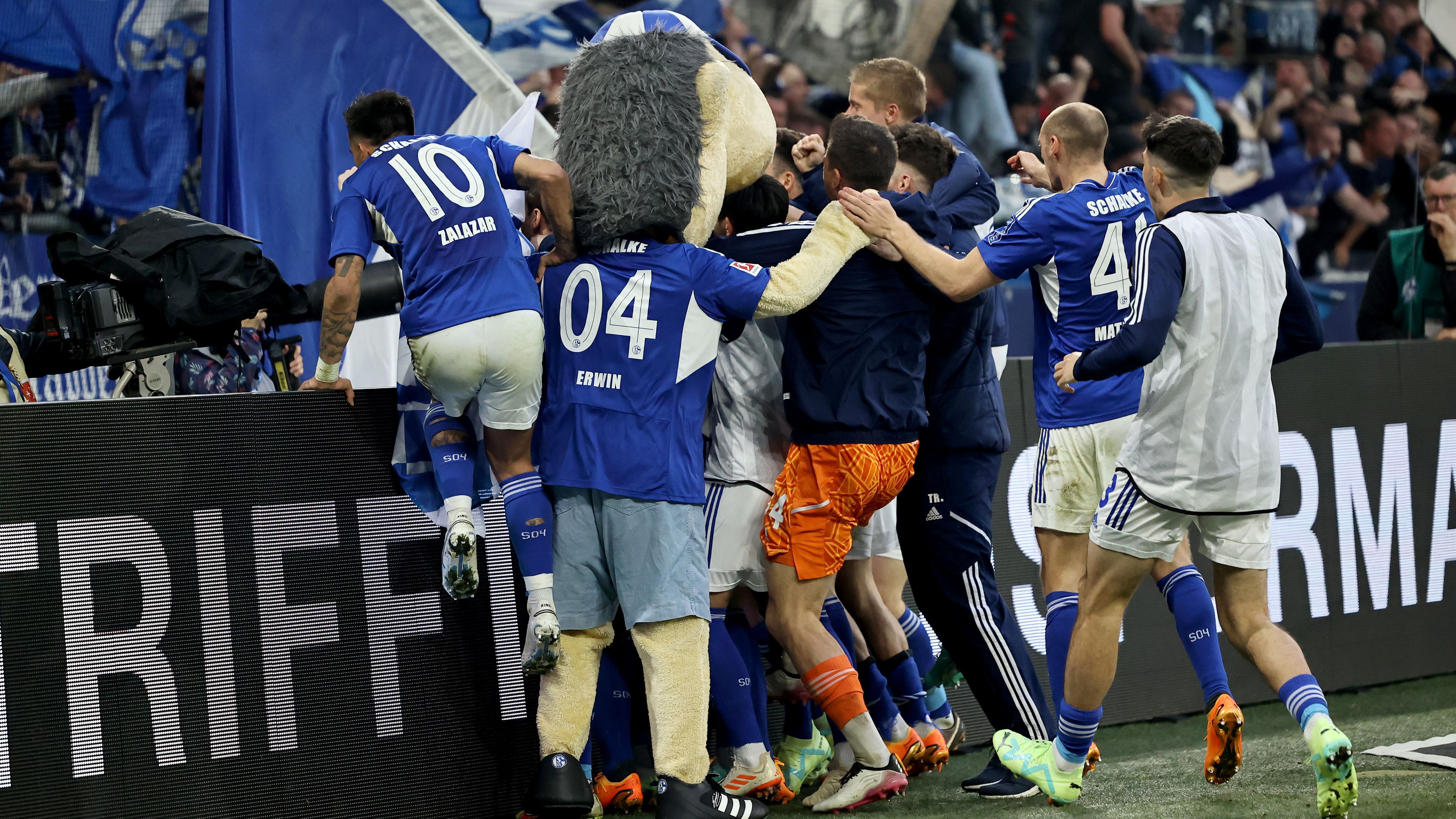 A Schalke 04 új jelszava: menekülés a győzelembe! – videóval