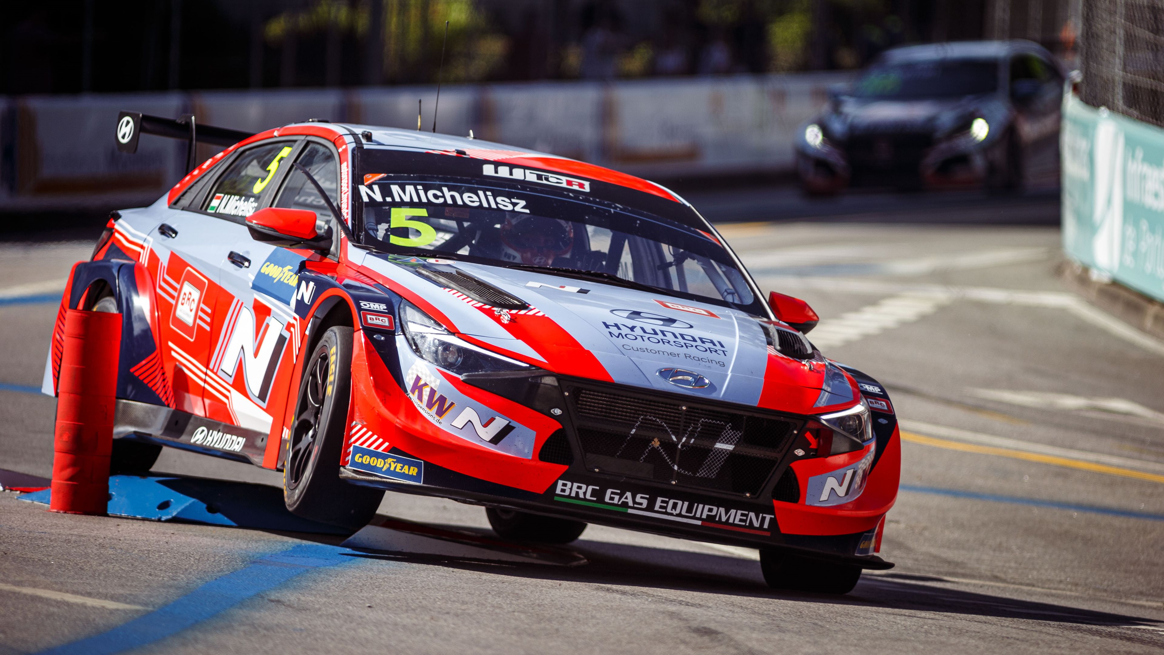 Michelisz rajt-cél győzelmet aratott Portugáliában