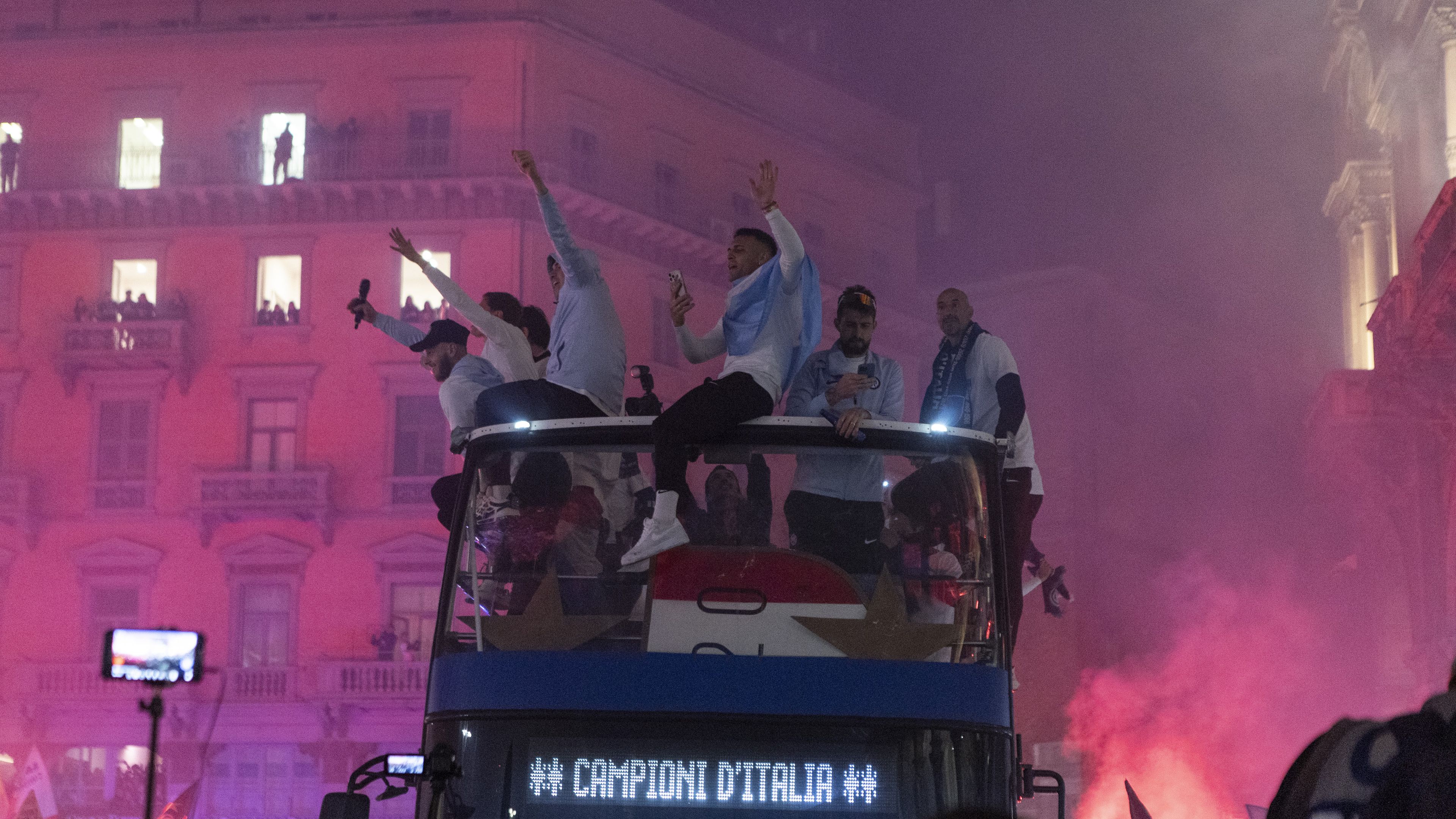 Így ünnepelte bajnoki címét az Inter, de büntetés nélkül nem fogják a milánóiak megúszni – videóval