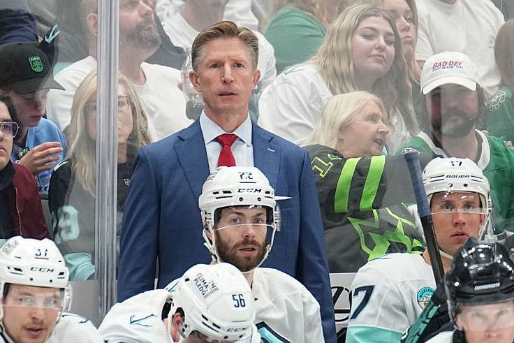 Lemaradtak az NHL-rájátszásról, kirúgták az edzőt