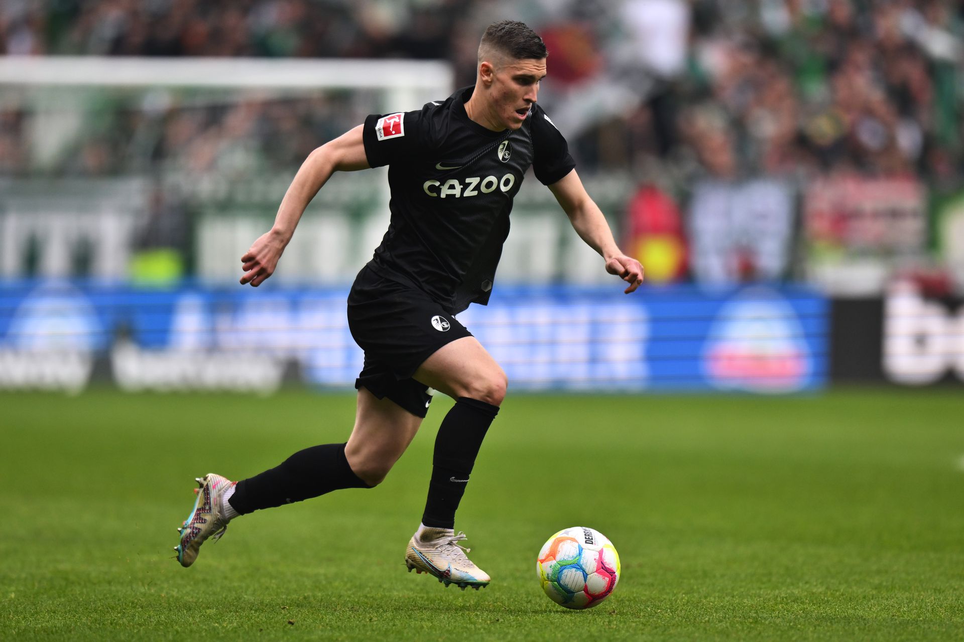 Sallai Rolandnak zaklatott idénye volt Freiburgban, ám a Werder Bremen elleni bajnokin így is történelmi gólt szerzett. Fotó: Getty Images