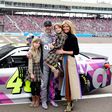 Borzasztó! Anyósa családirtása miatt hagyja ki a futamot a NASCAR-pilóta