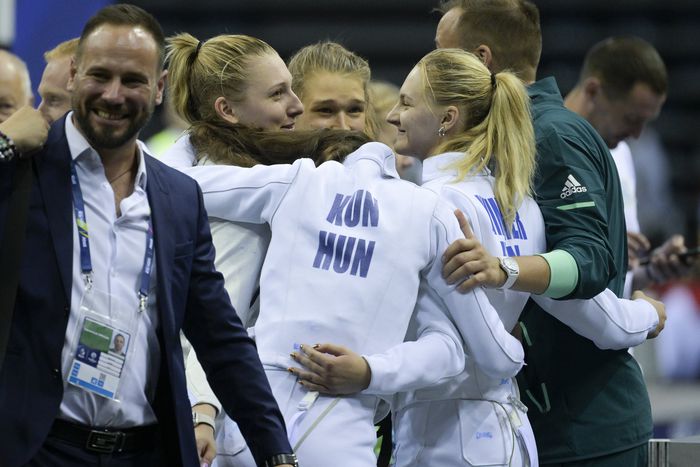A Muhari Eszter, Büki Lili, Kun Anna, Wimmer Dorina női párbajtőr csapat ezüstérmes lett