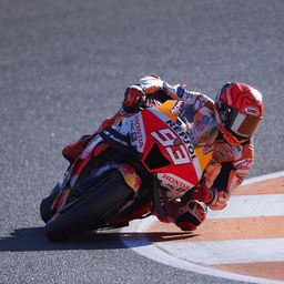 Marc Márquez újabb győzelme a MotoGP-ben, testvére a kezét törte