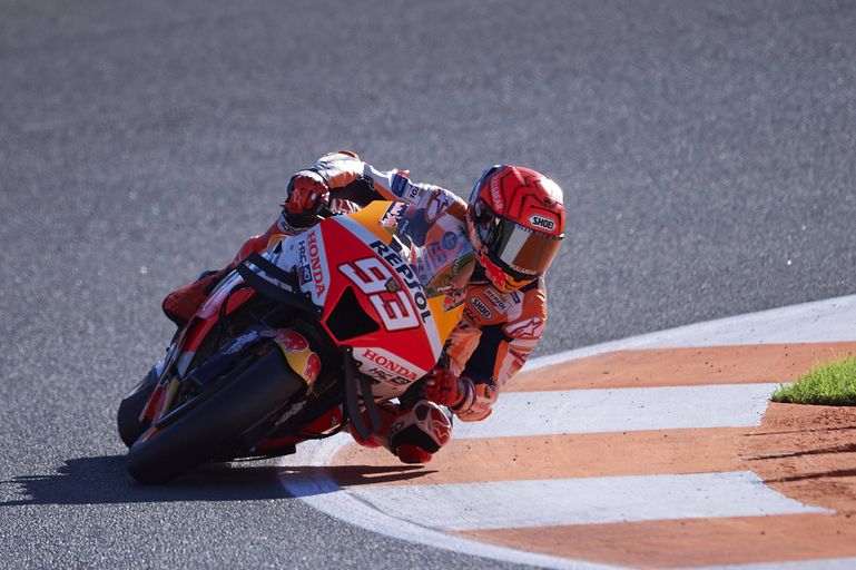 Marc Márquez újabb győzelme a MotoGP-ben, testvére a kezét törte