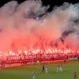 Az Újpest hatvanhét percet játszott emberhátrányban, mégis nyert – videóval
