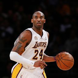 Csaknem 83 millió forintért kelt el Kobe Bryant sportcipője