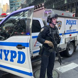 Tragikus kimenetelű lövöldözés volt New Yorkban, egy NFL-alkalmazott kórházba került