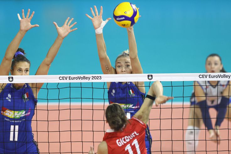 Elődöntőbe jutottak a címvédő olaszok a röplabda Európa-bajnokságon