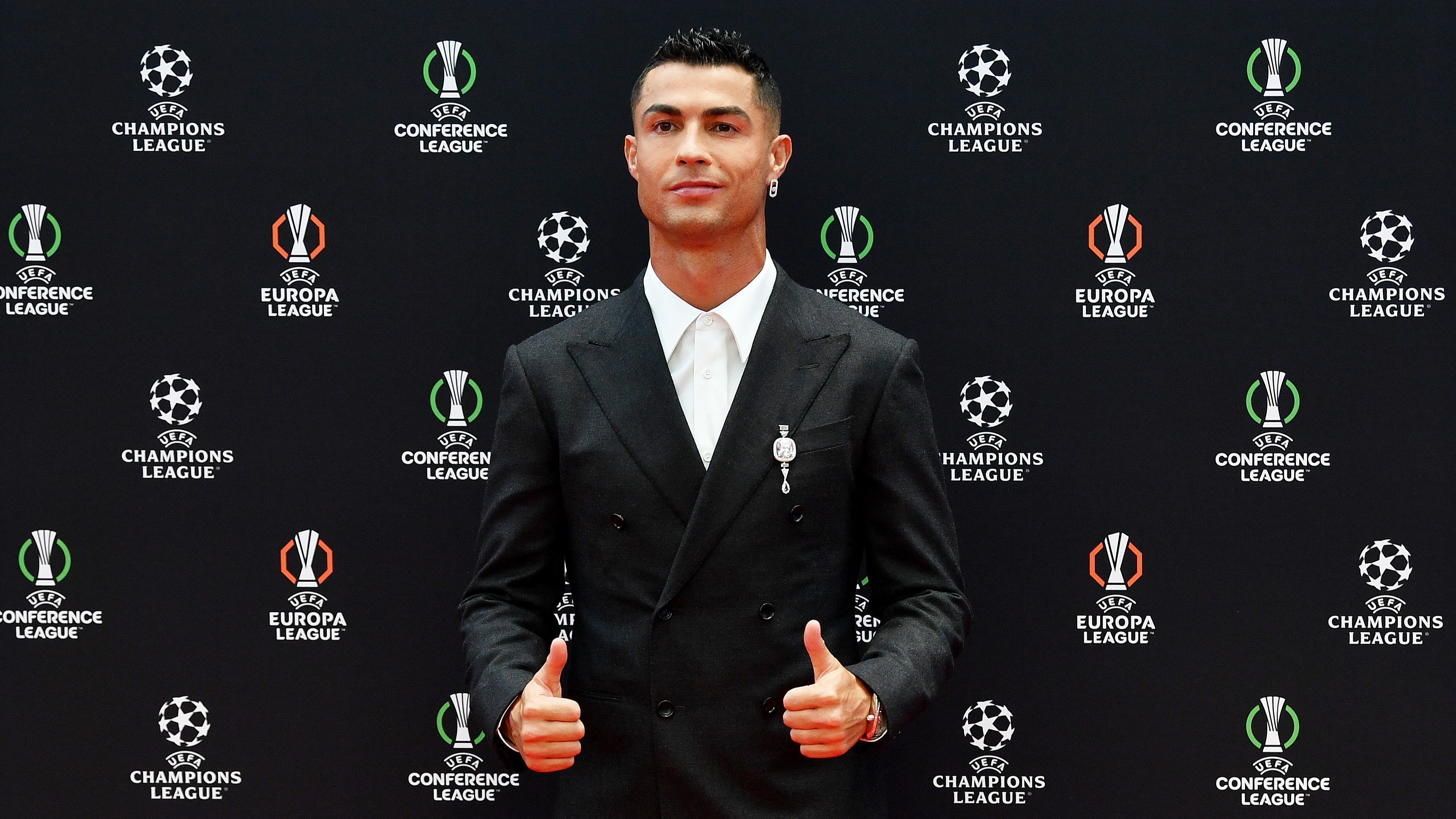 Cristiano Ronaldót és Gianluigi Buffont díjazta az UEFA