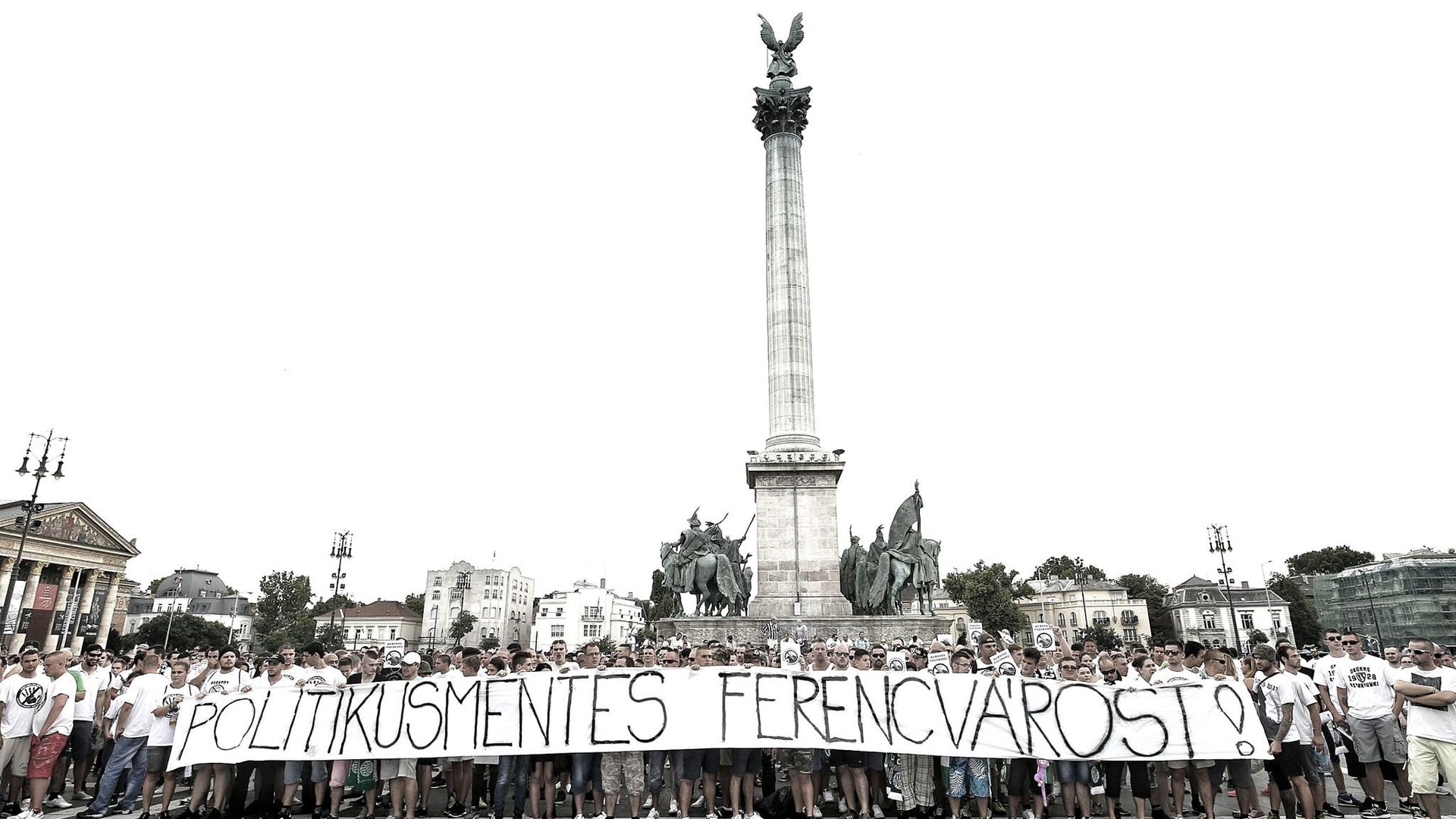 Egy korábbi, fővárosi tüntetésen készül képet is mellékeltek a diósgyőriek. (Fotó: Ultras Diósgyőr/Facebook)