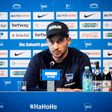 Sörrel dobálták meg a Hertha edzőjét