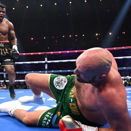 Elképesztő: a ketrecharcos padlóra küldte Tyson Furyt – videóval