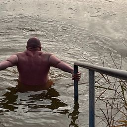 Jeges balatoni fürdővel ünnepelné a Fradi elleni sikert az Újpest drukkere