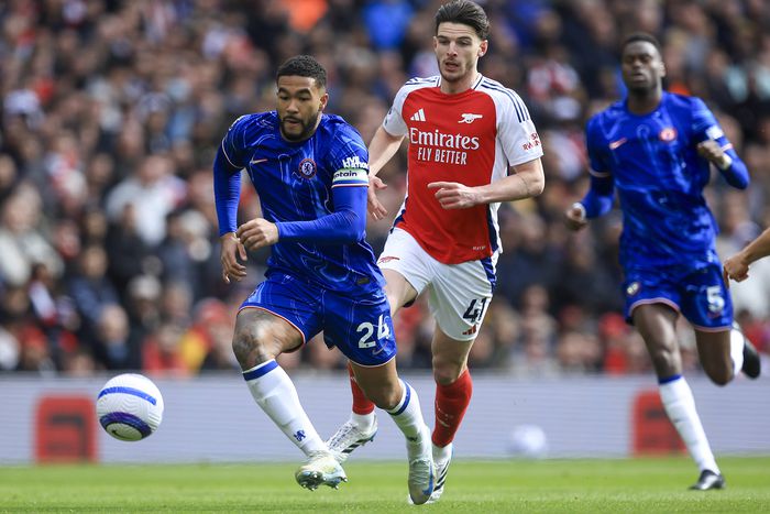 A listavezető Arsenal a harmadik helyen álló Chelsea otthonába látogat