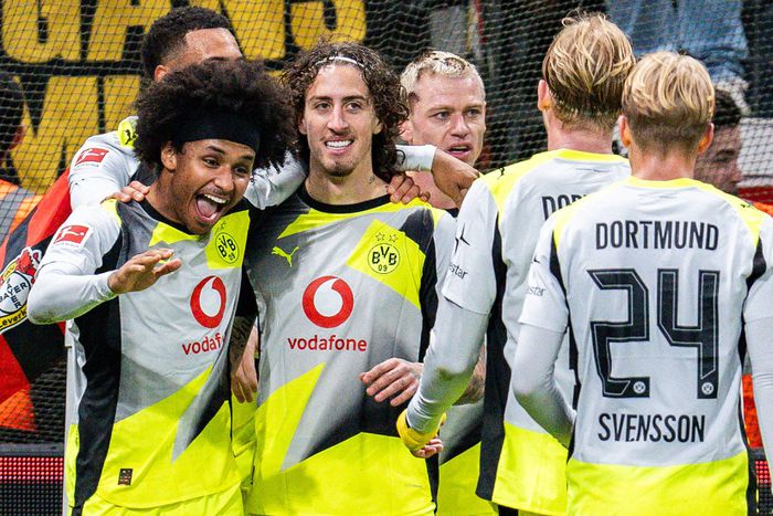 Adeyemit ünneplik a társak